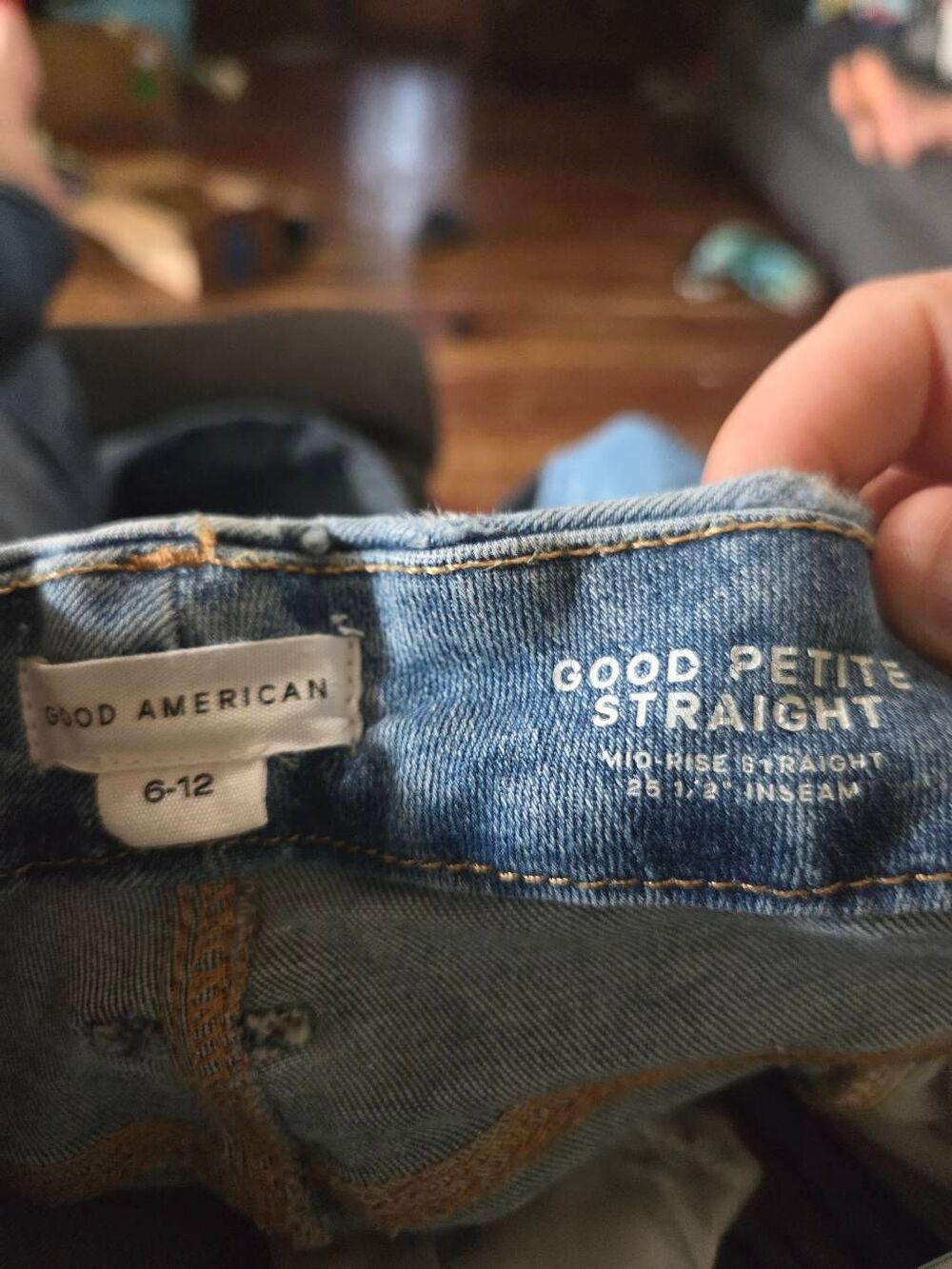 Good American ALWAYS FITS GOOD Petite STRAIGHT JEANS in Indigo316 sz 6-12 - Picture 4 of 4